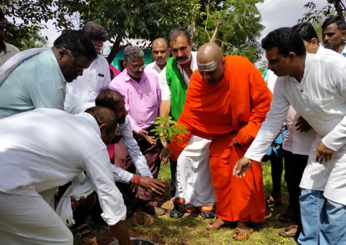 ದಾವಣಗೆರೆಯ ಶಿವಯೋಗಾಶ್ರಮ ವಿರಕ್ತಮಠದ ಶ್ರೀ ಬಸವಪ್ರಭು ಸ್ವಾಮೀಜಿ ಭವಿಷ್ಯ… ರಾಜಕೀಯವಾಗಿ ಆಲೂರು ನಿಂಗರಾಜ್ ಜನನಾಯಕರಾಗಿ ಹೊರಹೊಮ್ಮುತ್ತಾರೆ.