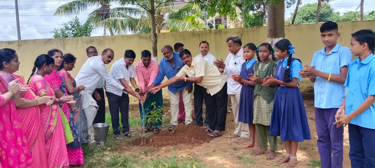 ದಾವಣಗೆರೆಯ ಹಳೇ ಕುಂದುವಾಡದಲ್ಲಿ “ಸಸ್ಯಶಾಮಲ”