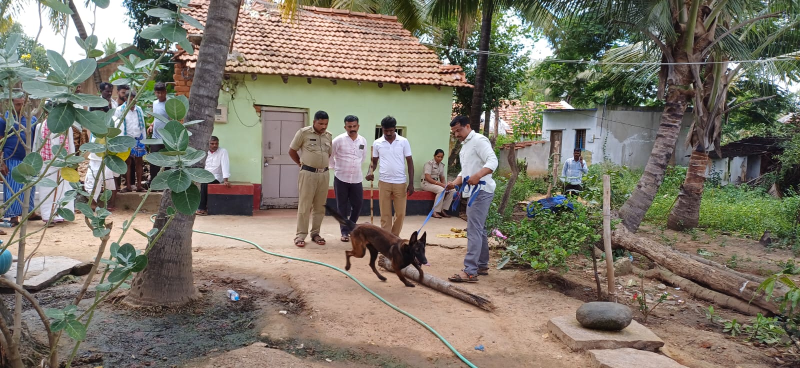 ಕುರಿ ಮಾರಾಟಕ್ಕೆ ಹೋದವ ಶವವಾಗಿ ಪತ್ತೆ, ರಹಸ್ಯ ಬೇಧಿಸಲು ಹೊರಟ ಖಾಕಿ ಪಡೆ,,,