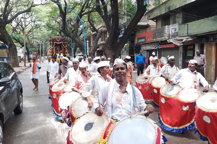 ಶ್ರೀ ಲಿಂಗೇಶ್ವರ ಸ್ವಾಮಿಯ ಅದ್ದೂರಿ ರಥೋತ್ಸವ ಹಾಗೂ ಅನ್ನ ಸಂತರ್ಪಣೆ…